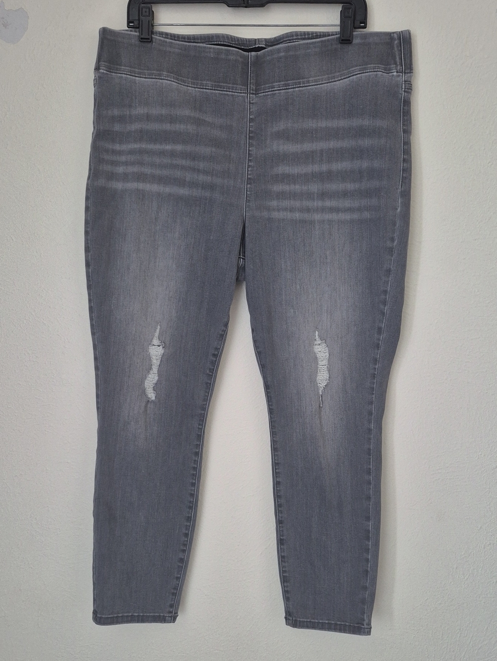 Simply Vera Vera Wang Gray Distressed Skinny Jeans